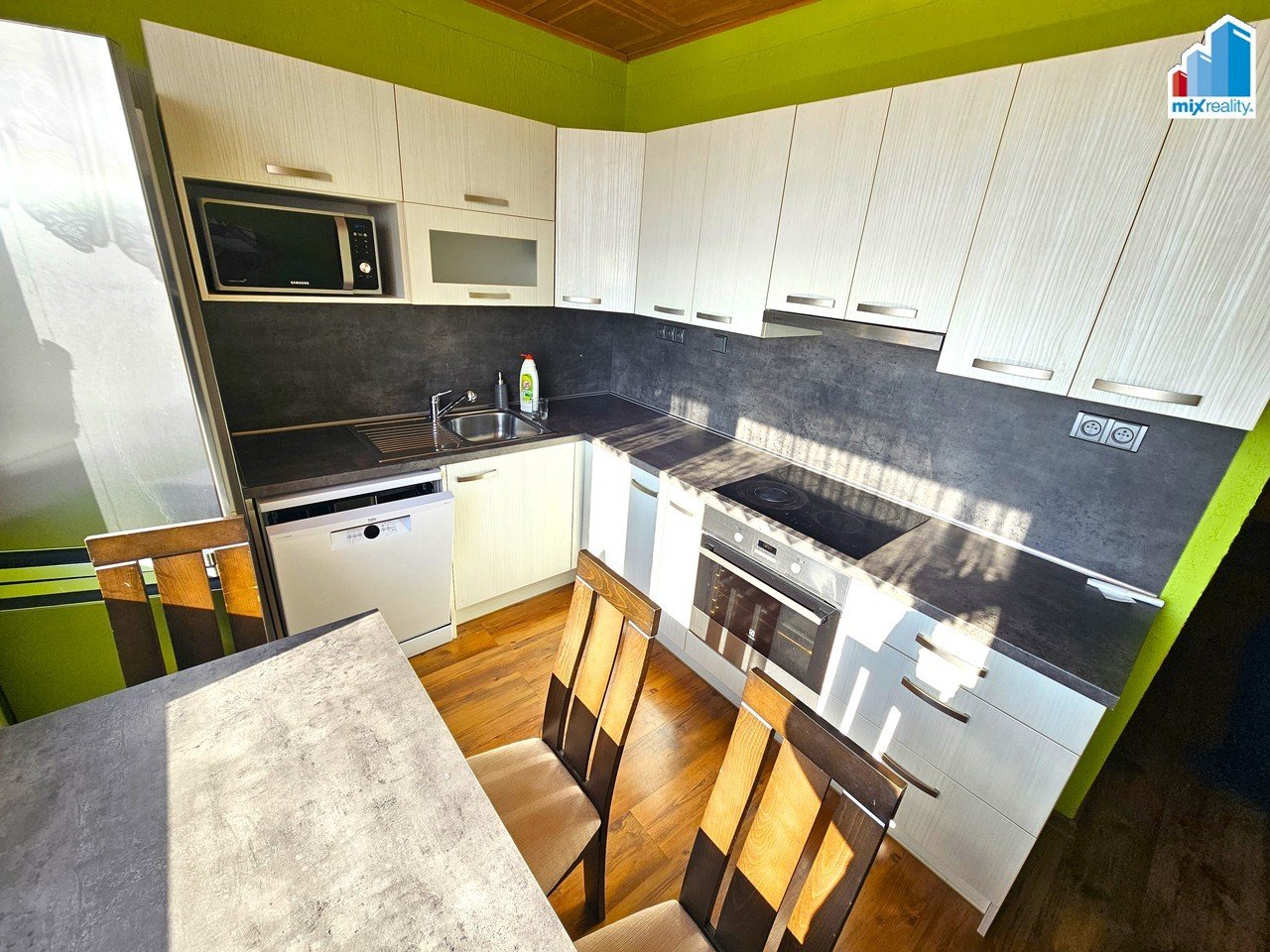 tn_zoom_filename_84095