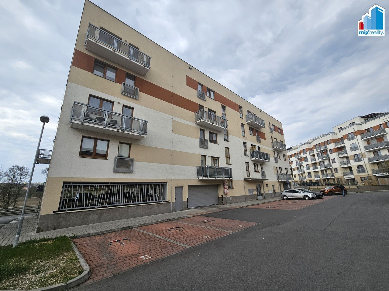 tn_zoom_filename_85593